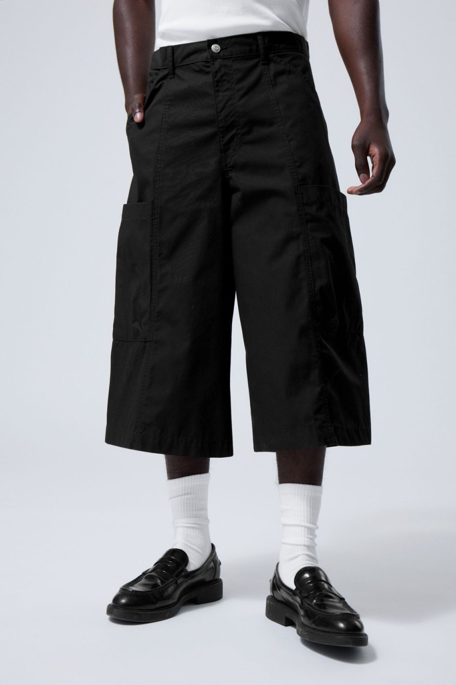 Wholesale Weekday Loose Ankle Length Cargo Shorts