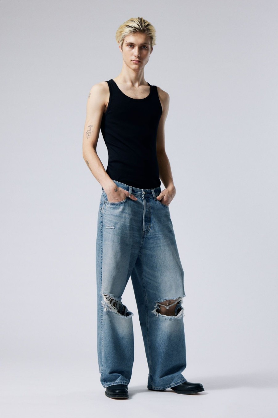 Hot Weekday Astro Ripped Loose Baggy Jeans