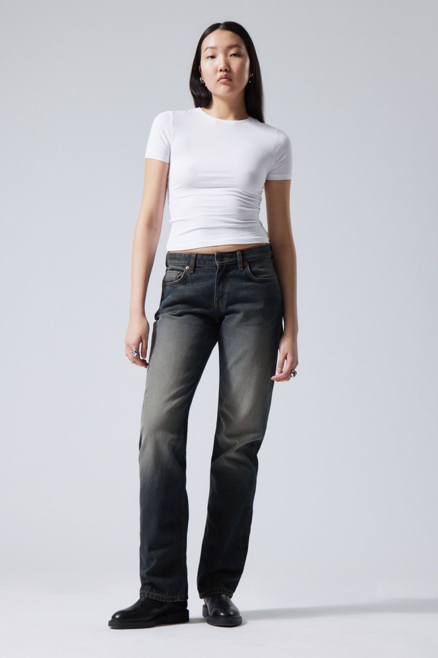 Online Weekday Arrow Low Straight Jeans