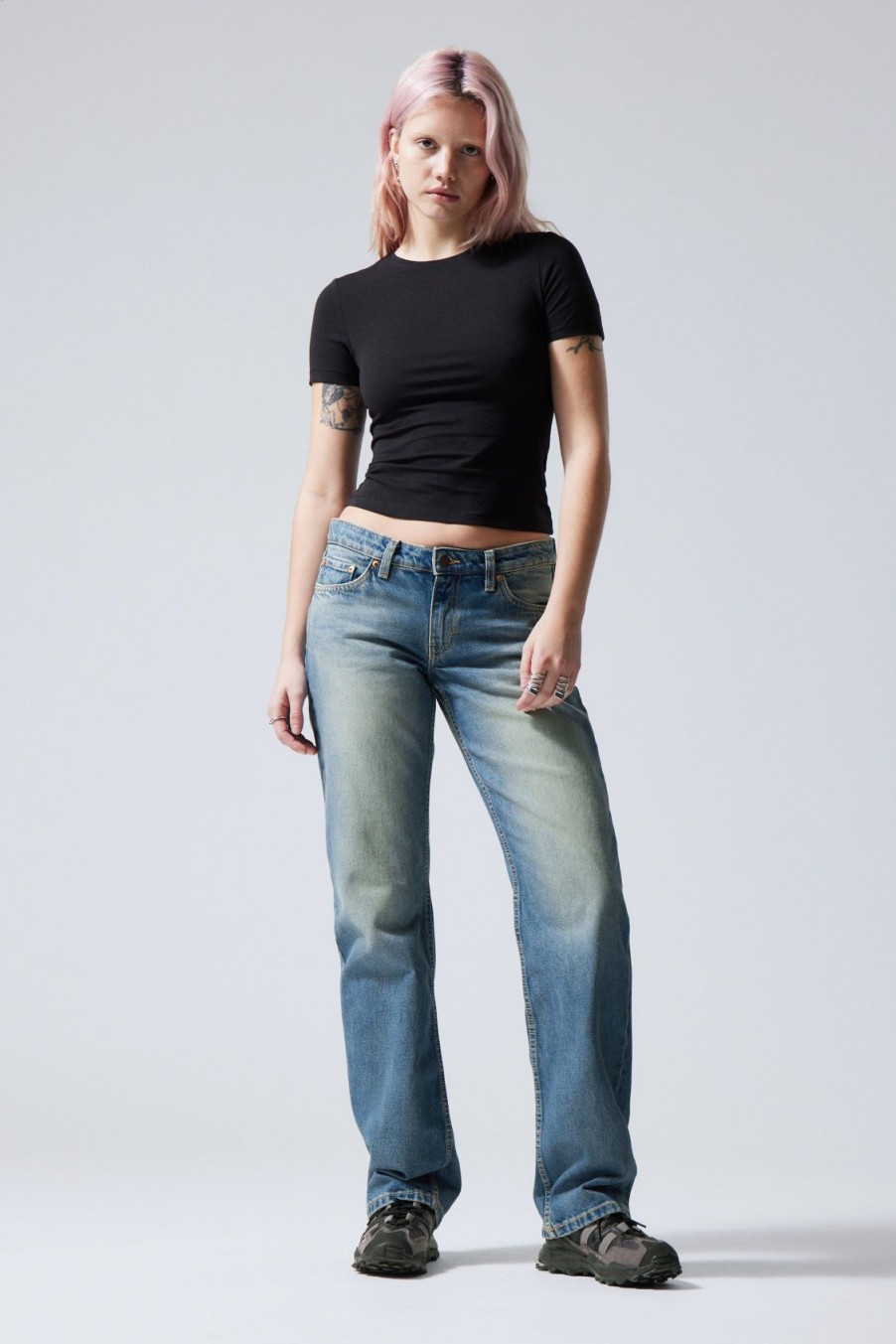 Online Weekday Arrow Low Straight Jeans