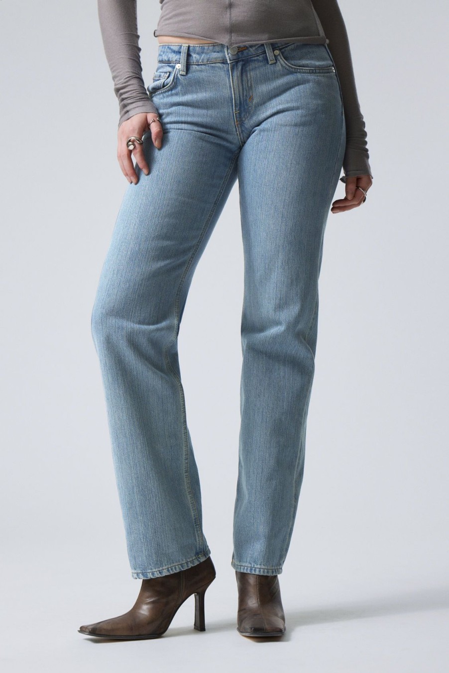 Best Weekday Arrow Low Straight Jeans