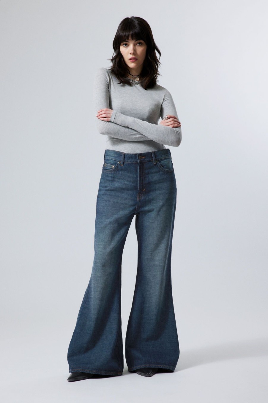 Online Weekday Grove Low Baggy Flared Jeans