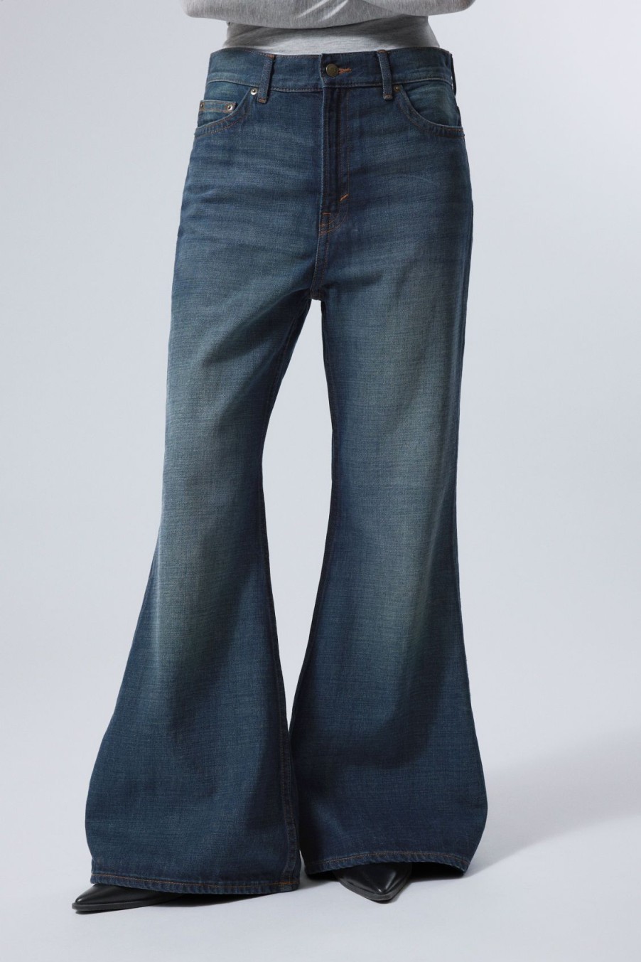 Online Weekday Grove Low Baggy Flared Jeans