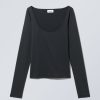 New Weekday Tea Scoop Neck Long Sleeve Top