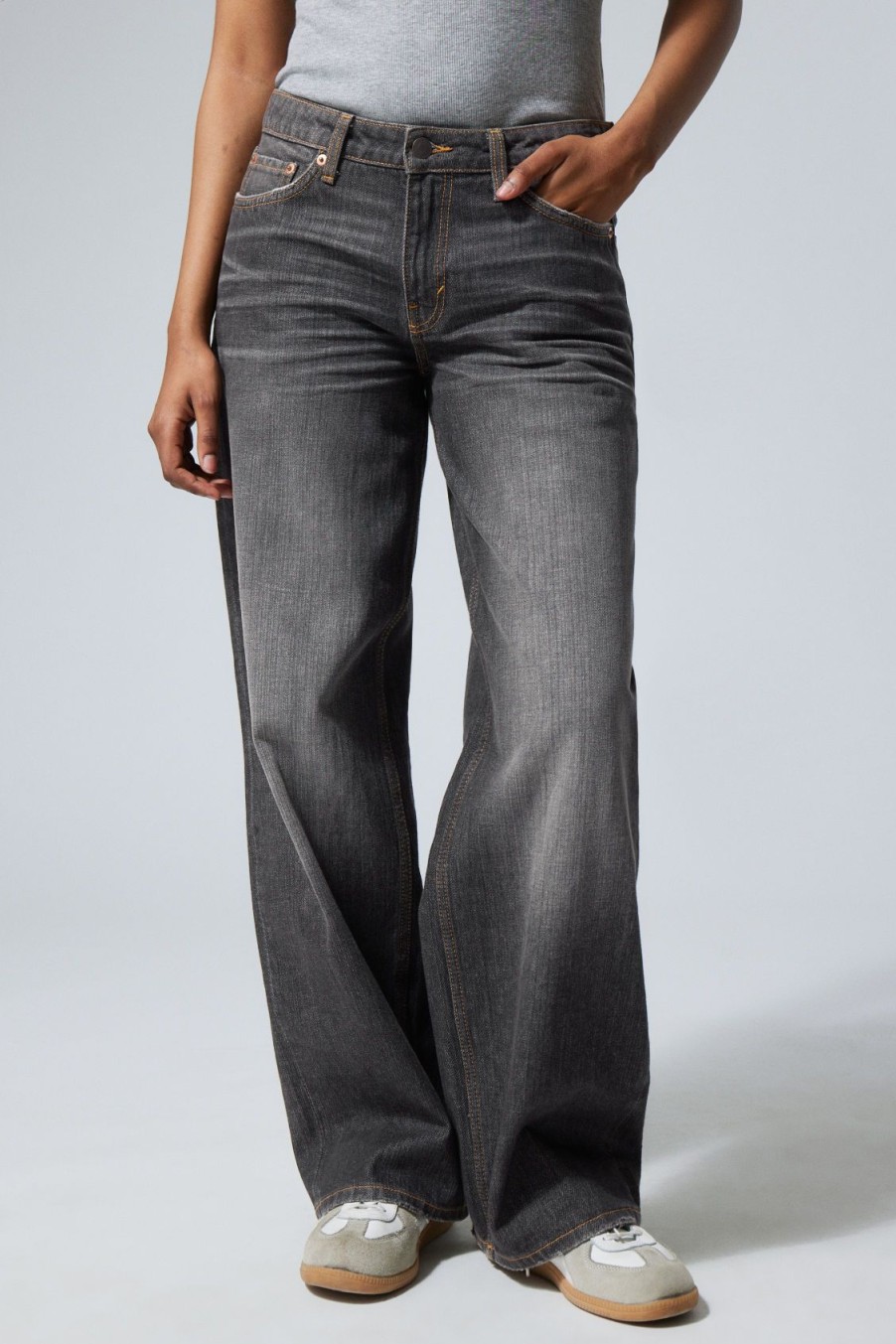 Hot Weekday Ample Low Loose Jeans