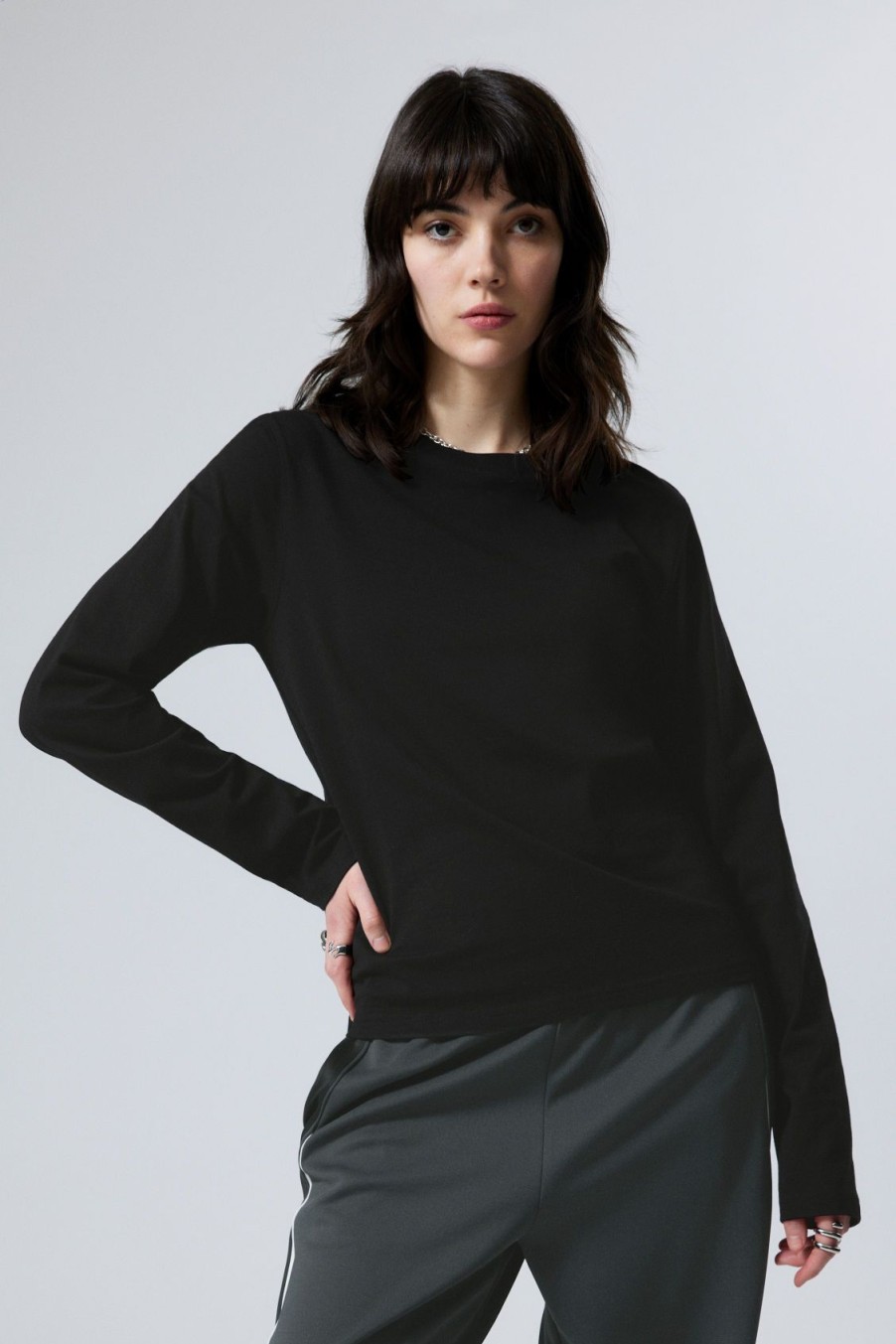 Hot Weekday Essence Standard Long Sleeve